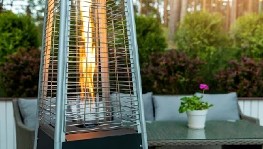 Outdoor pyramid style gas patio heater
