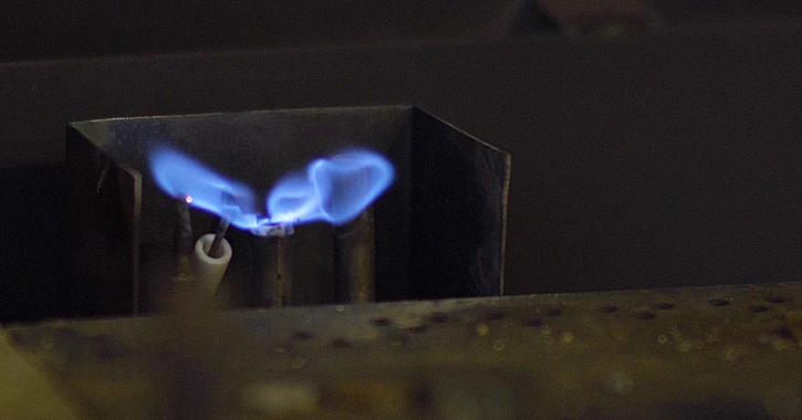 Pilot light with blue flame
